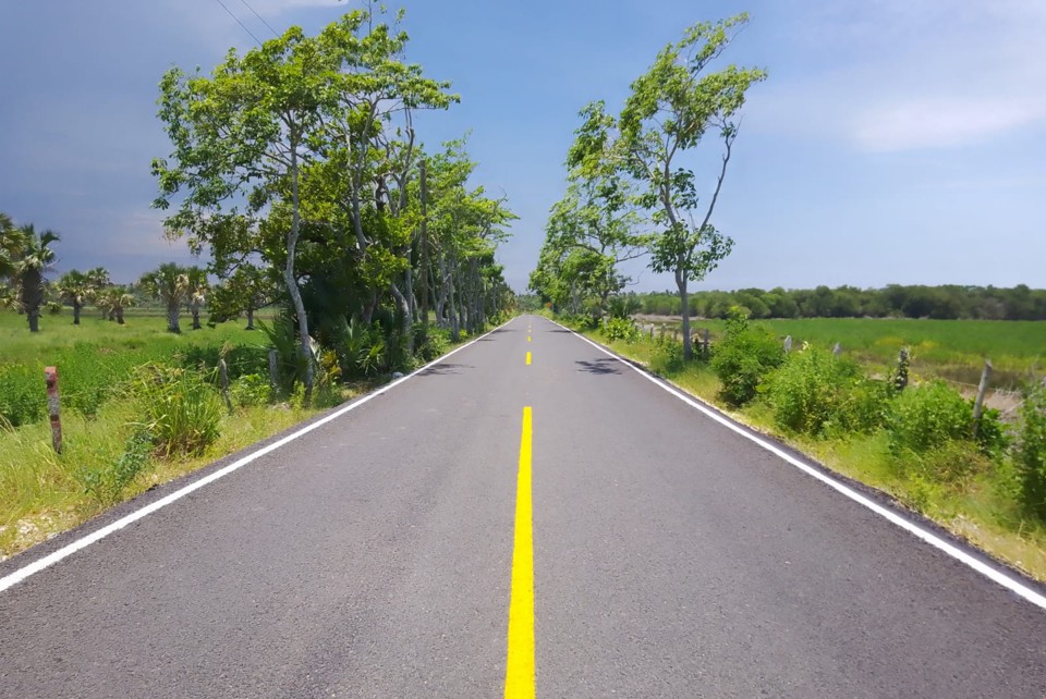 Fotografía de carretera asfaltada