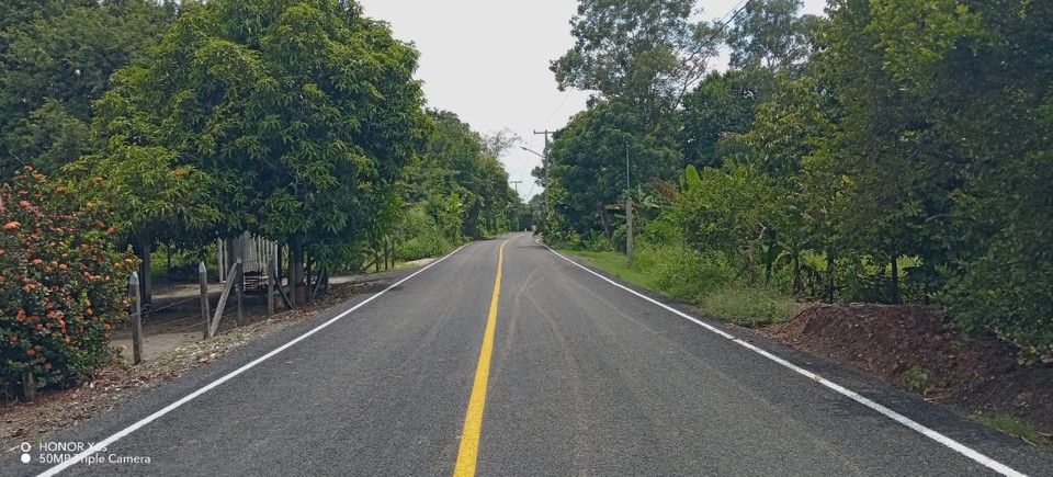 Fotografía de carretera asfaltada